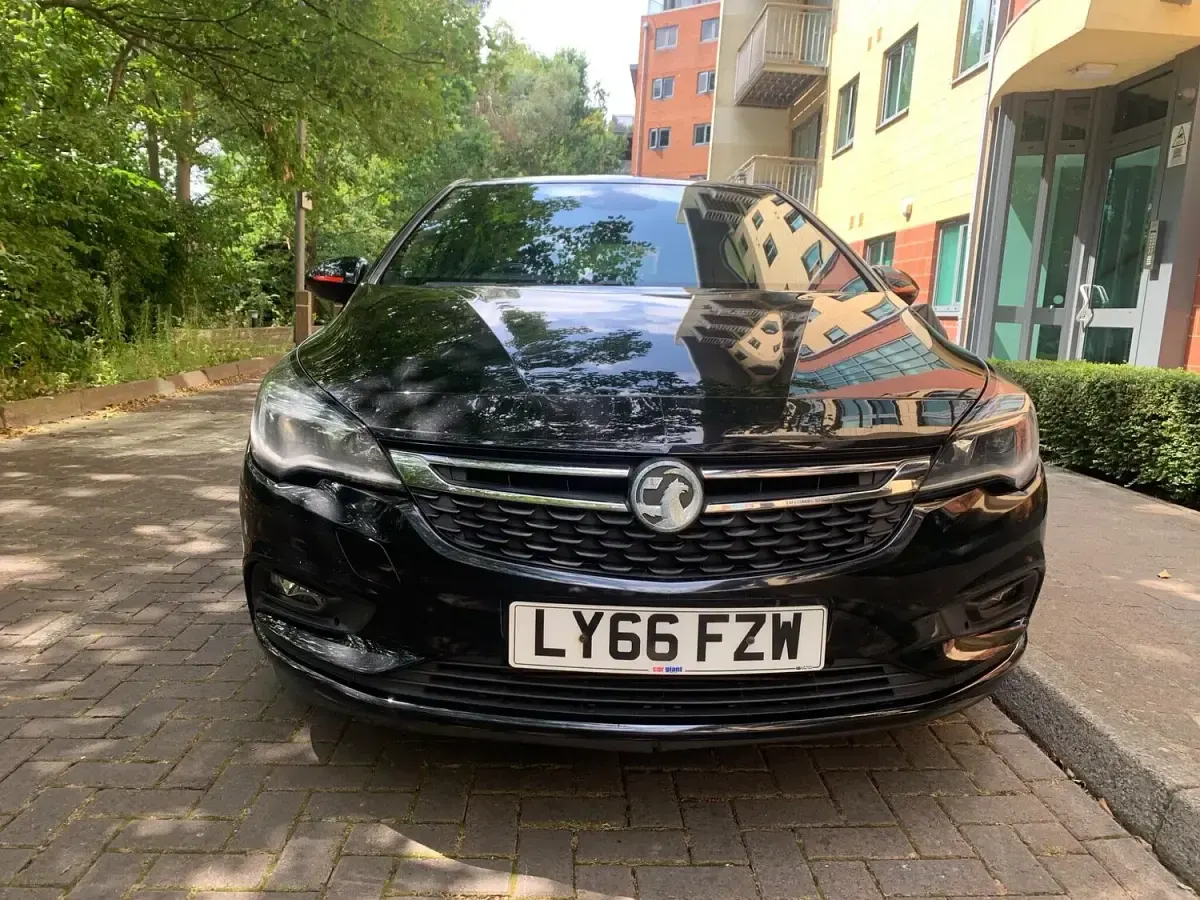Used Vauxhall Astra SRi 103 HP (75 kW) 2016 Black Hatchback
