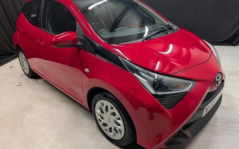 Second-hand Toyota Aygo X-play 72 CP (52 kW) 2020 Hatchback
