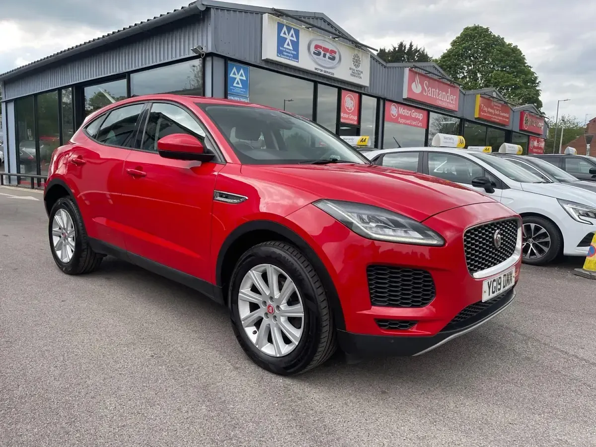 Usado Jaguar E-Pace S 150 HP (110 kW) 2019 Vermelho SUV