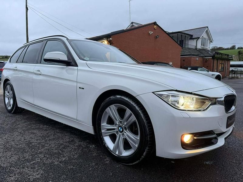 Begagnad BMW 320 Sport Line 2014 Vit Kombi