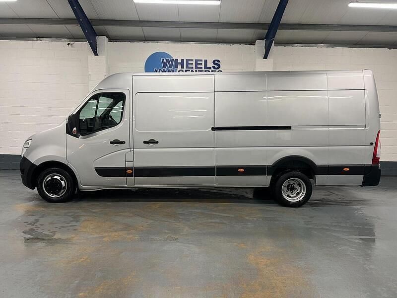 Used Nissan Interstar S 145 HP (106 kW) 2023 Silver Van