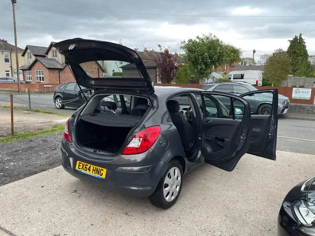 Used Vauxhall Corsa Design Edition 100 HP (73 kW) 2014 Grey Hatchback