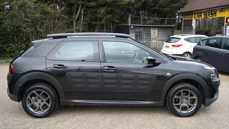 Usado Citroën C4 Cactus Feel 82 HP (60 kW) 2017 Preto Citadino