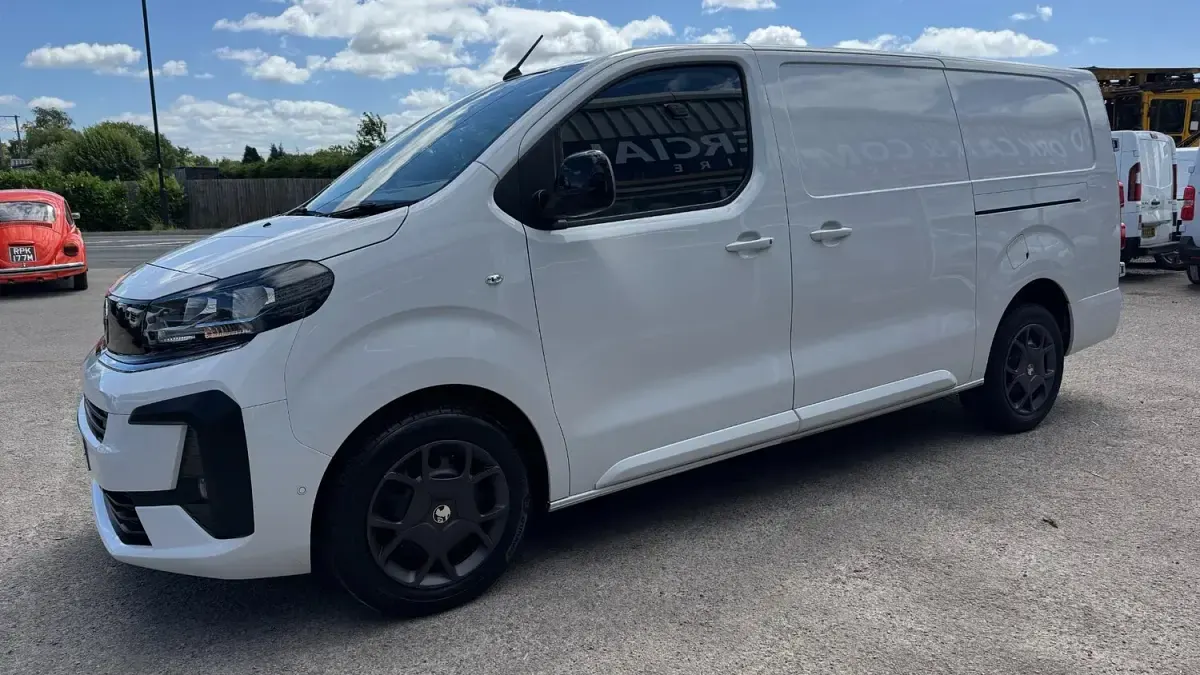 Used Vauxhall Vivaro 143 HP (105 kW) 2024 White MPV
