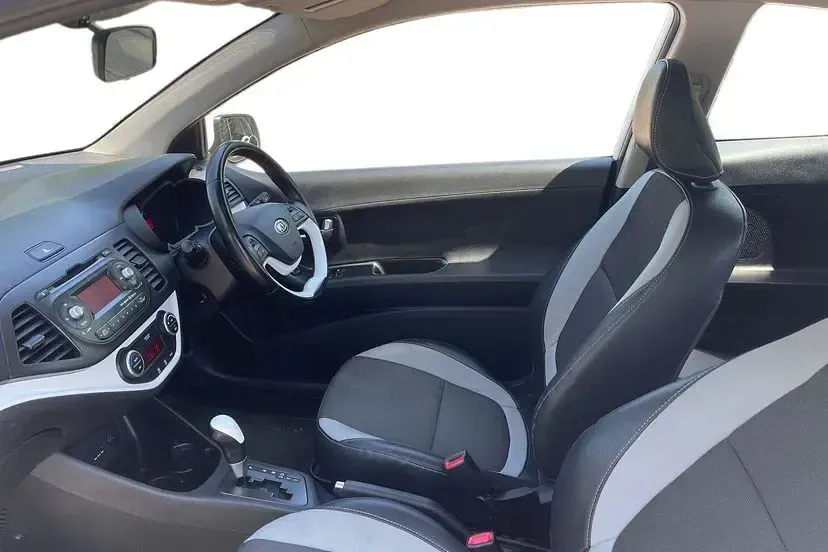 Used Kia Picanto 84 HP (61 kW) 2014 White Hatchback