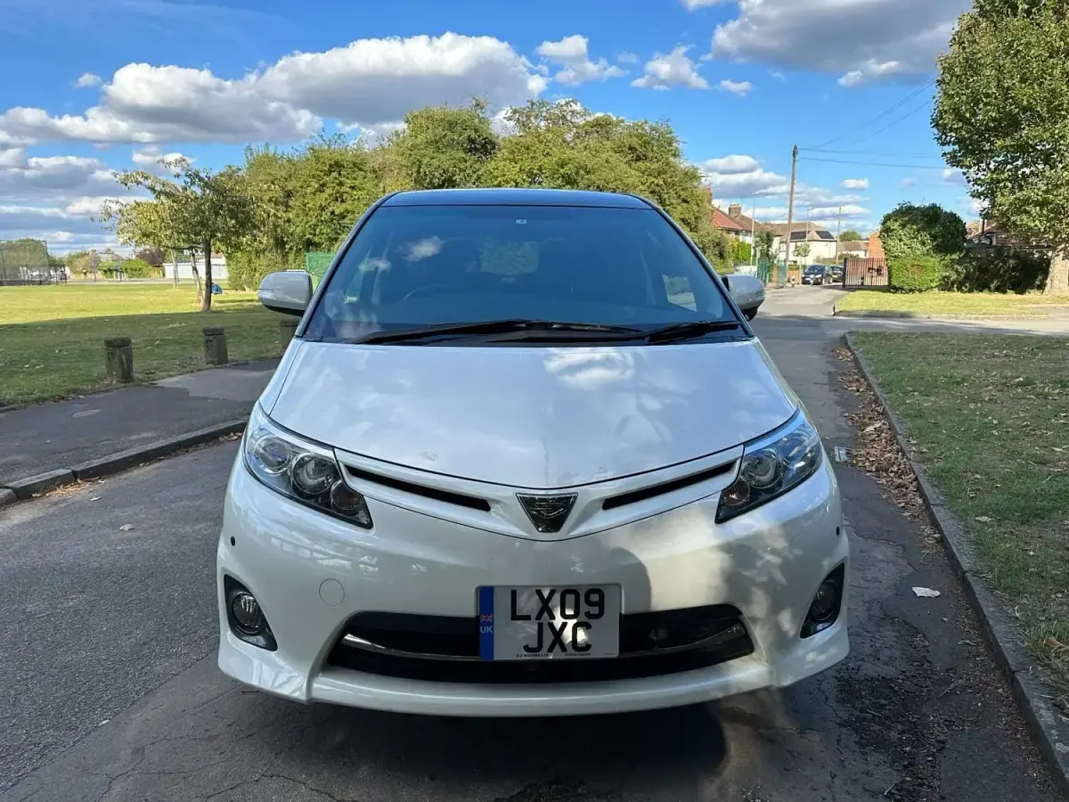 Begagnad Toyota Estima 2024 Vit Minibuss