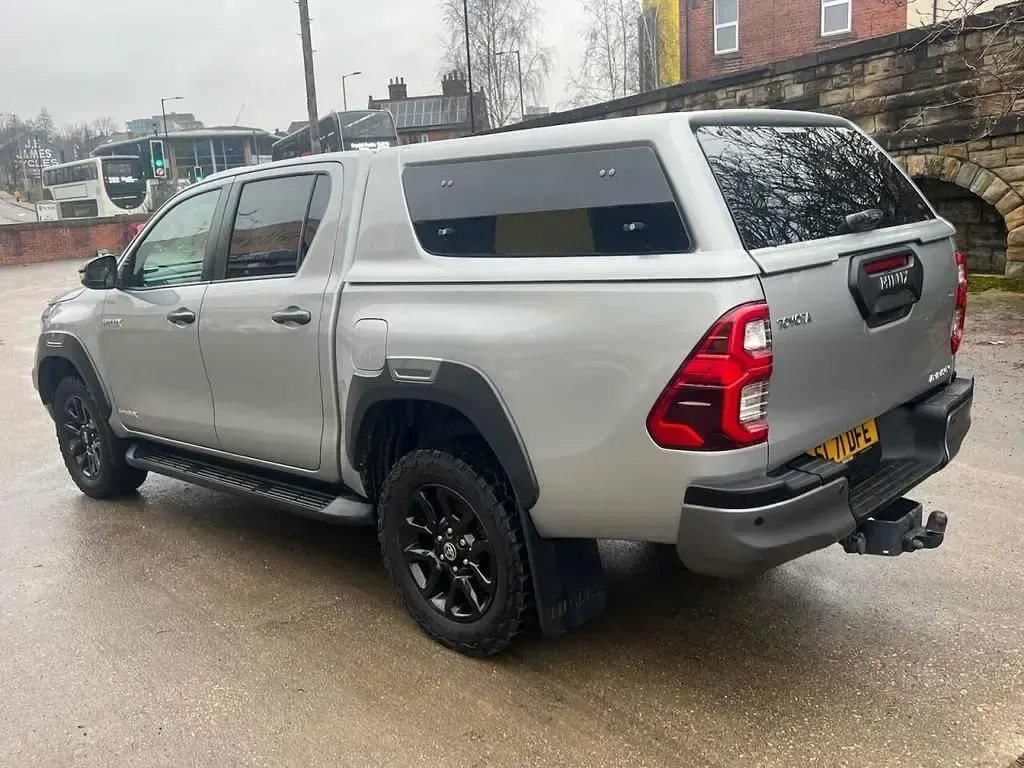 Usado Toyota HiLux 204 HP (150 kW) 2021 Prateado Pickup