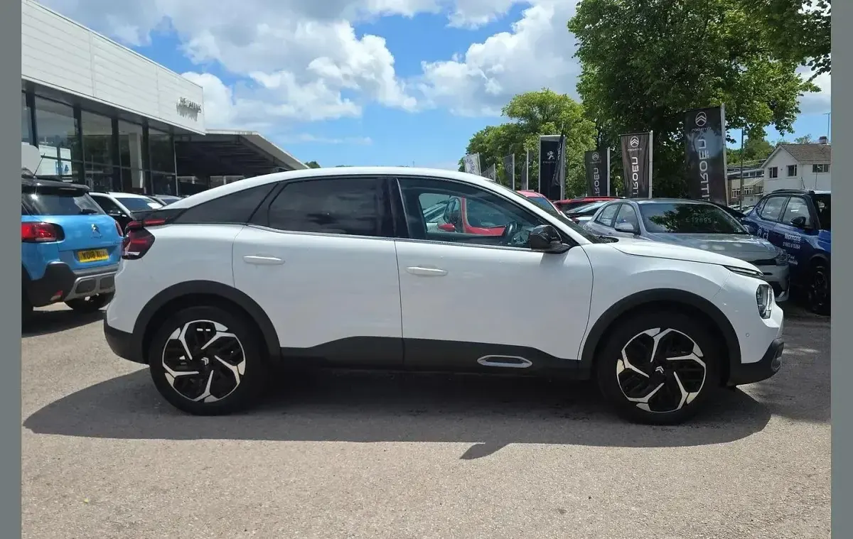 Used Citroën C4 PureTech 128 HP (94 kW) 2024 White SUV