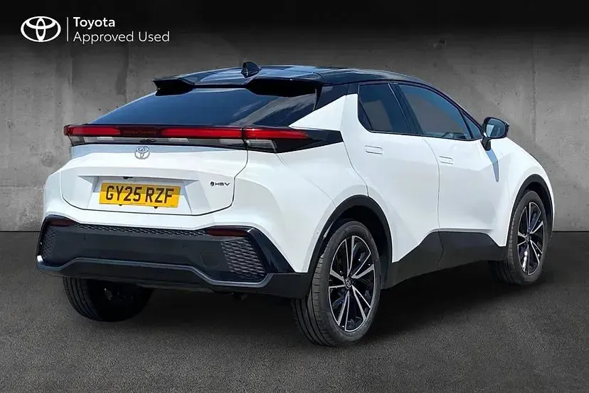 Used Toyota C-HR 138 HP (101 kW) 2025 Platinum white SUV