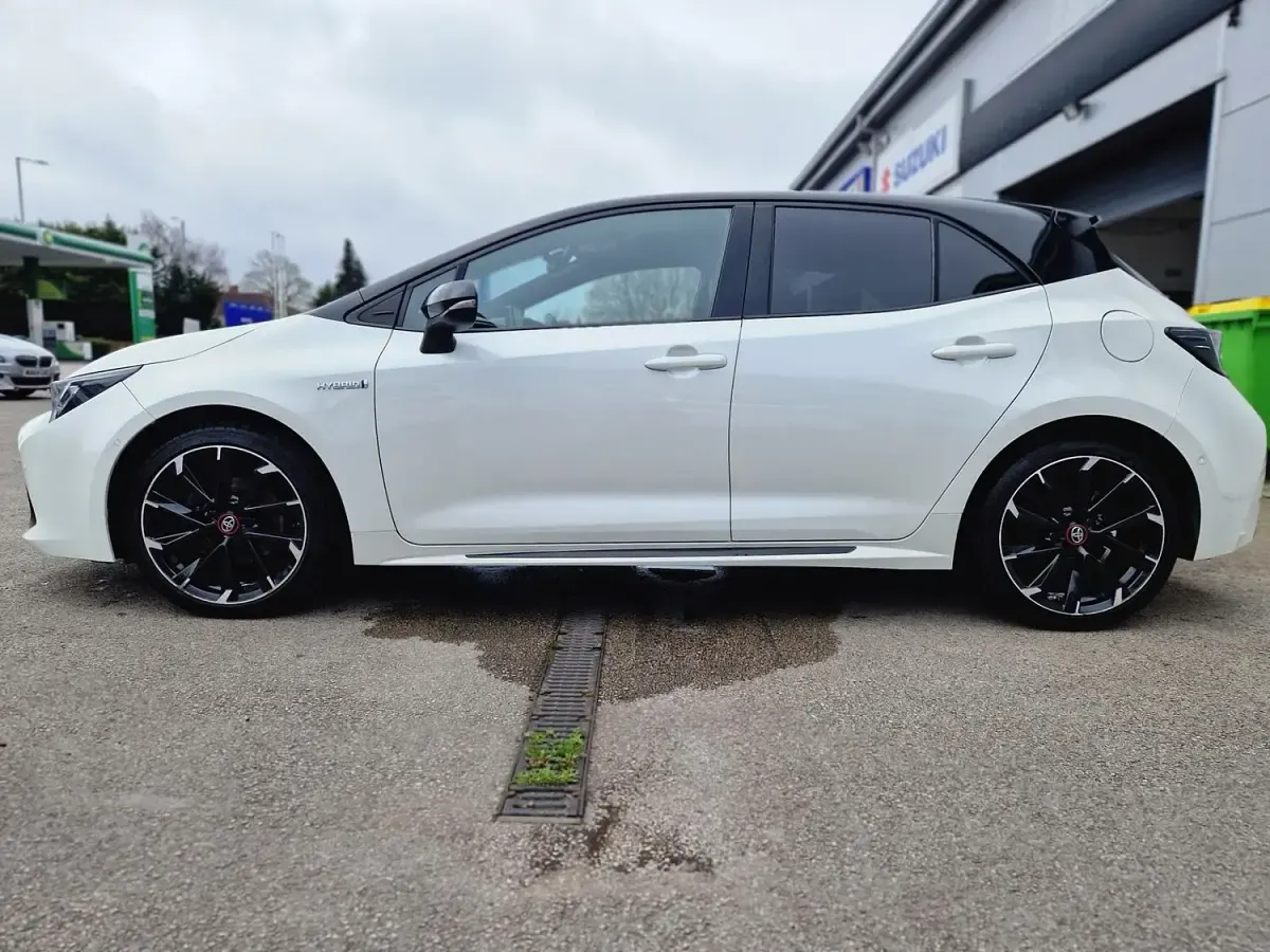 Used Toyota Corolla Sport 184 HP (135 kW) 2021 White Hatchback