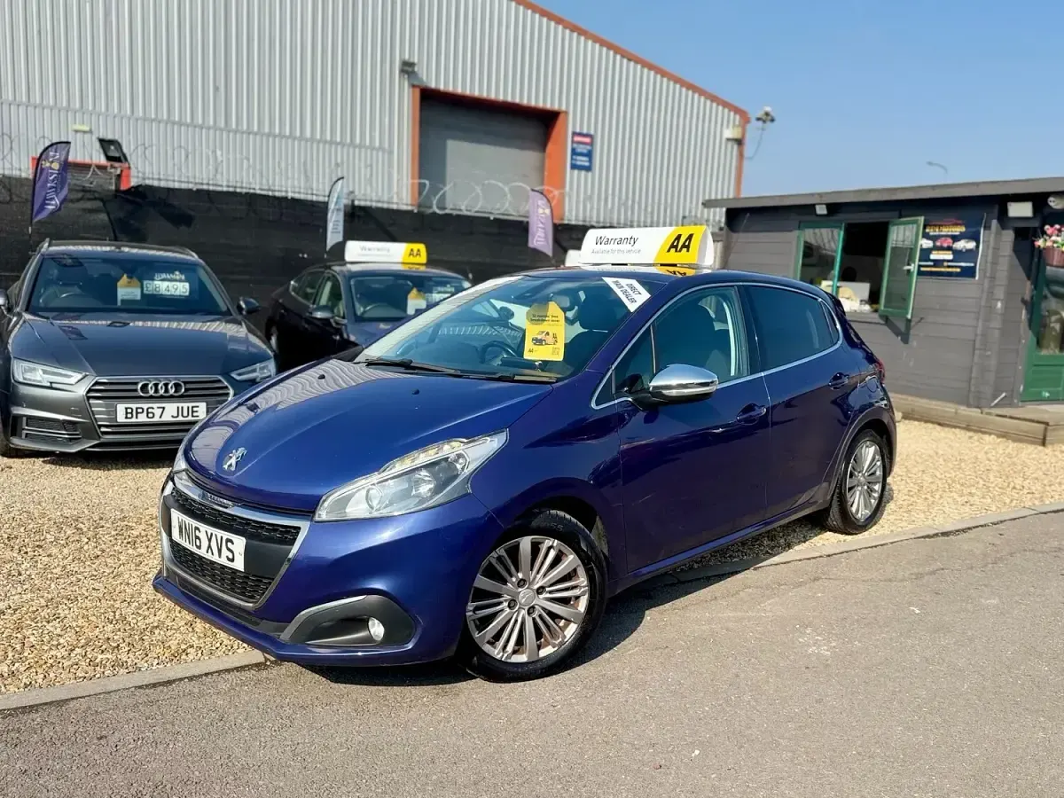 Used Peugeot 208 Allure 73 HP (53 kW) 2016 Blue Hatchback