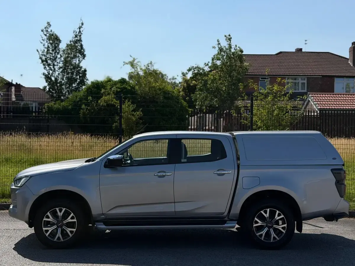 Used Isuzu D-Max 2024 Silver Pickup