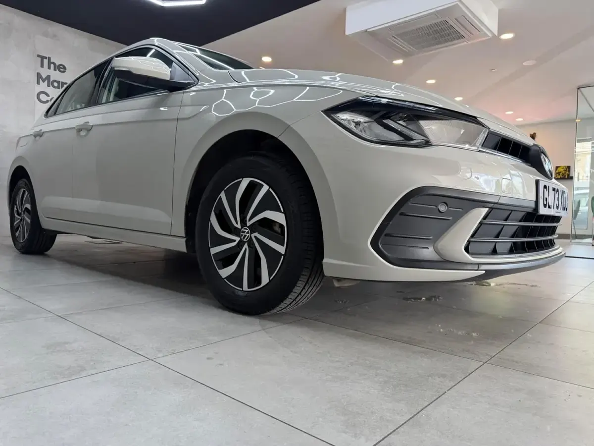 Begagnad VW Polo Life 2023 Grå Halvkombi
