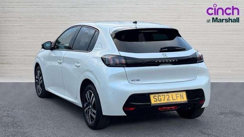 Used Peugeot 208 Allure+ 101 HP (74 kW) 2022 White Hatchback
