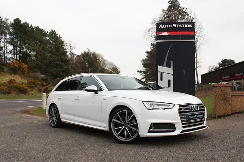 Used Audi A4 Design 354 HP (260 kW) 2018 White Estate