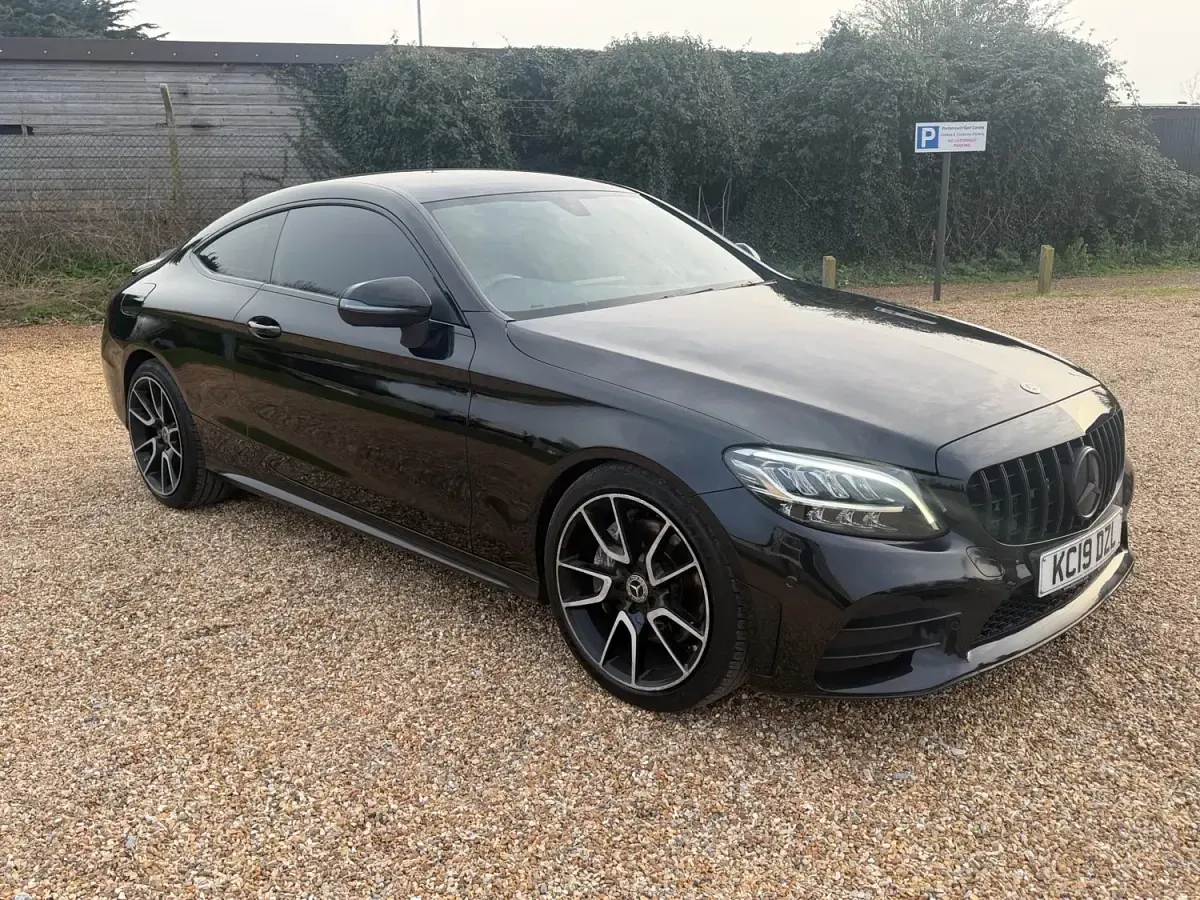 Second-hand Mercedes C300 AMG line 258 CP (189 kW) 2019 Negru Coupe