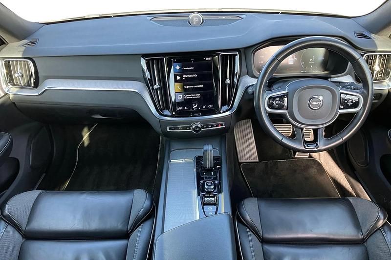 Usado Volvo V60 R-Design 2021 Dourado Carrinha