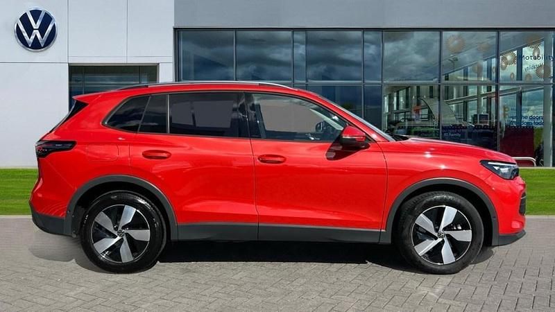 Used VW Tiguan Match 150 HP (110 kW) 2024 Red SUV