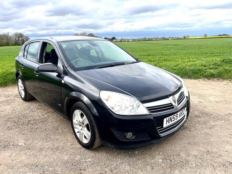 Used Vauxhall Astra Active 88 HP (64 kW) 2009 Black Hatchback