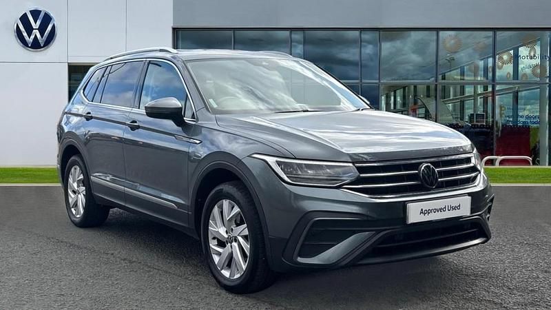 Used VW Tiguan Allspace Life 150 HP (110 kW) 2023 Platinum grey metallic SUV