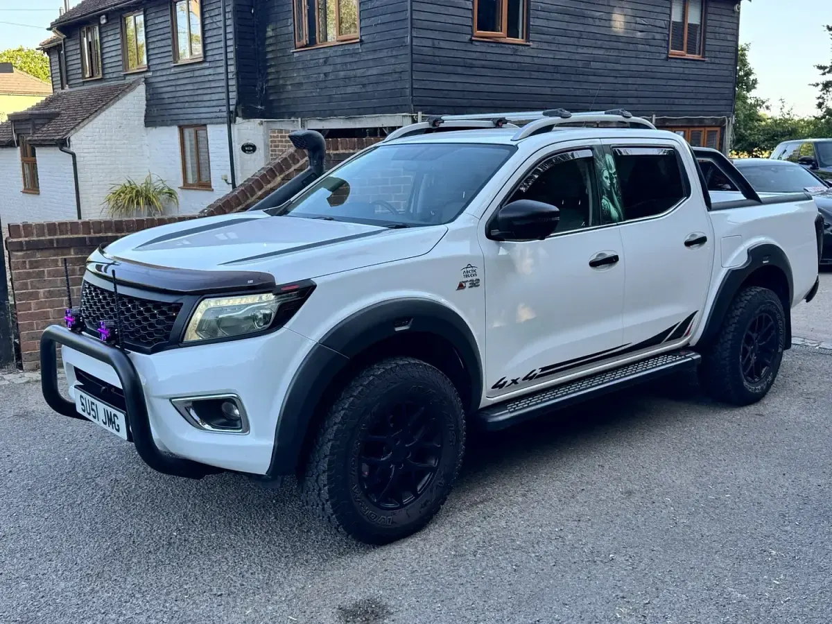Used Nissan Navara 190 HP (139 kW) 2018 White Pickup