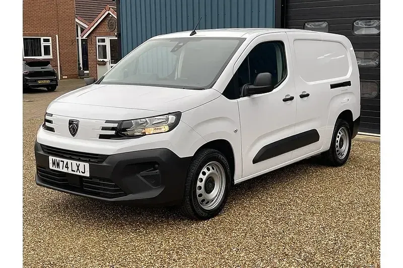 Used Peugeot Partner 131 HP (96 kW) 2024 White MPV