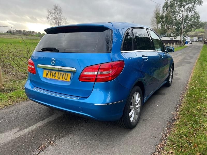 Used Mercedes B180 SE 2014 Blue MPV