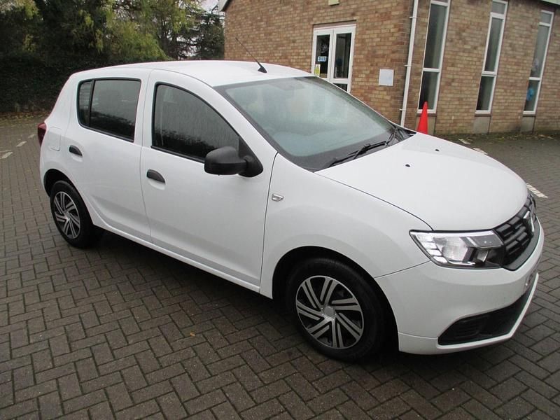 White Used 2017 Dacia Sandero Ambiance Hatchback | £3,991 (Fair price) - Image 1/4