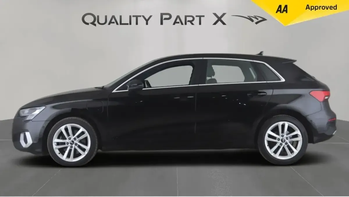 Begagnad Audi A3 Sportback e-tron Sport 2022 Svart Halvkombi