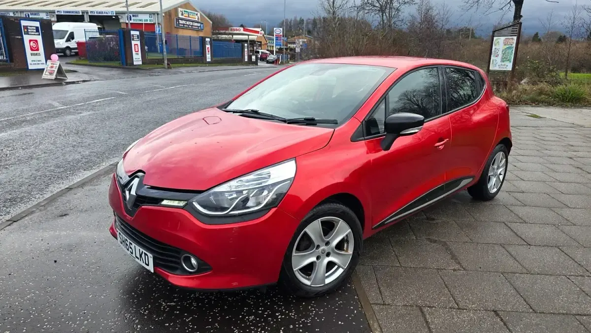 Used Renault Clio Dynamique 75 HP (55 kW) 2016 Red Hatchback