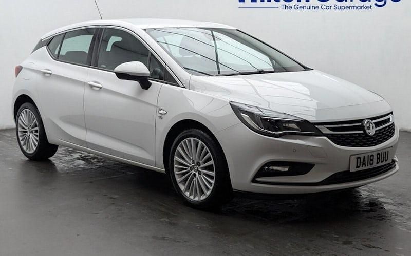 Used Vauxhall Astra Elite 110 HP (80 kW) 2017 White Hatchback