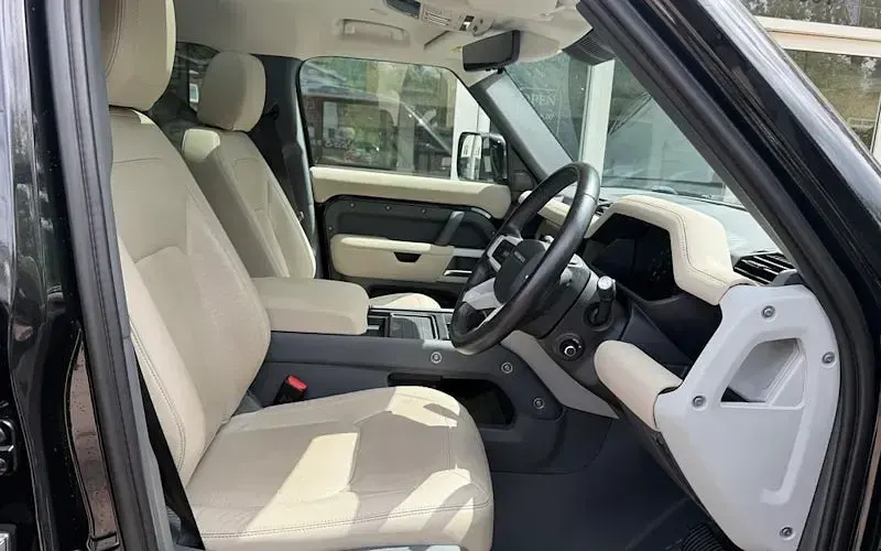 Usado Land Rover Defender 249 HP (183 kW) 2023 SUV