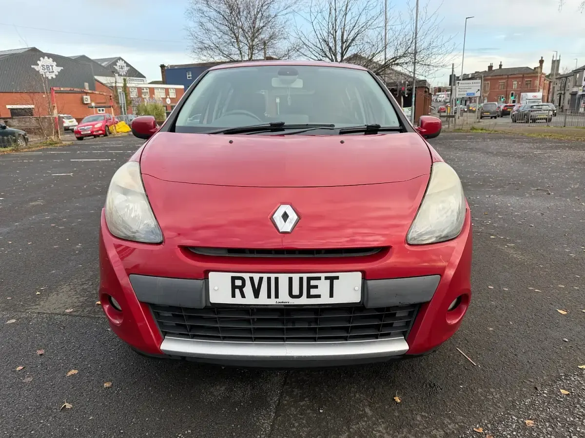 Used Renault Clio Dynamique 88 HP (64 kW) 2011 Red Hatchback