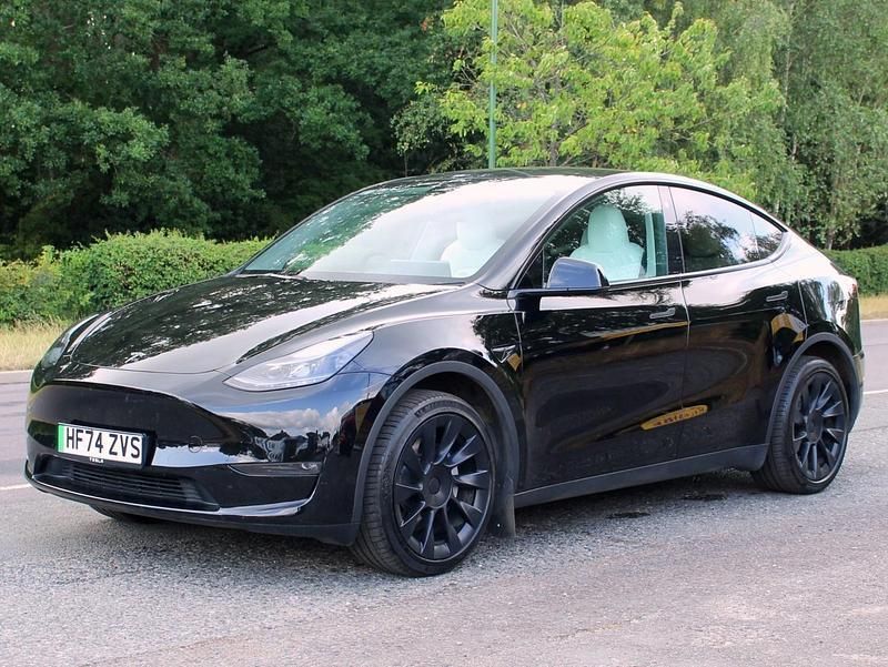 Black Used 2024 Tesla Model Y Long Range SUV | £34,950 (Expensive) - Image 1/4