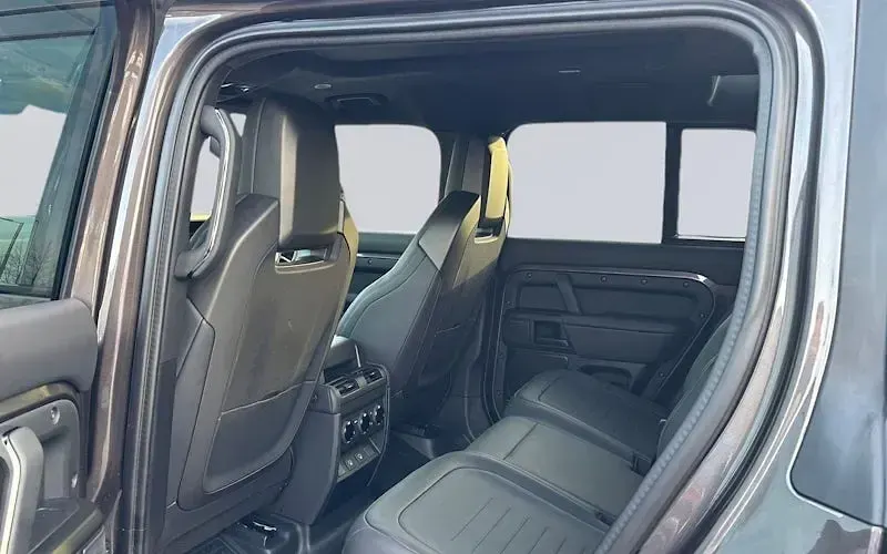 Used Land Rover Defender 635 HP (467 kW) 2024 SUV