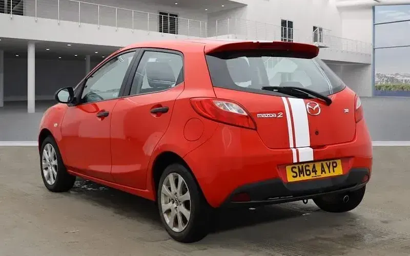Used Mazda 2 75 HP (55 kW) 2014 Red Hatchback
