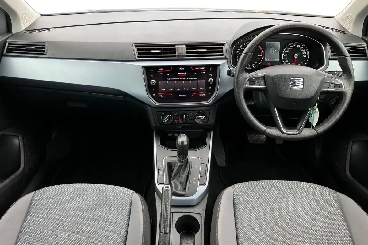 Used Seat Arona SE Technology 116 HP (85 kW) 2018 Silver SUV