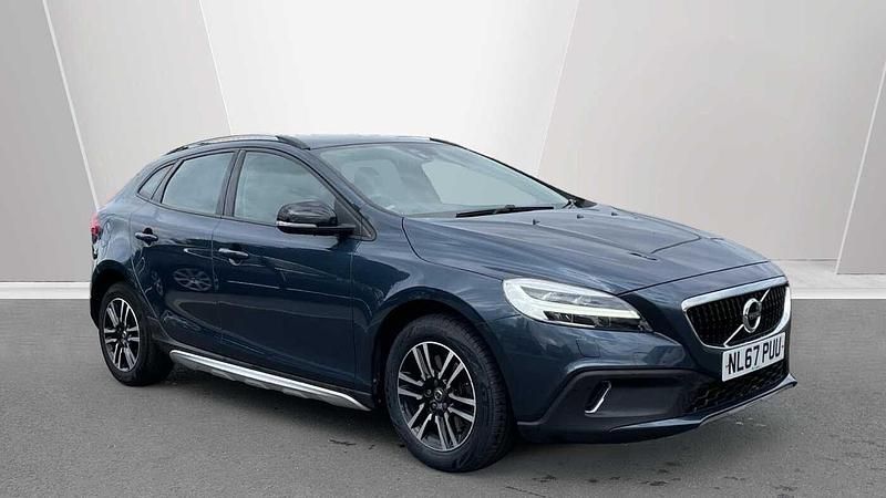 Used 2018 Volvo V40 CC Estate | £11,295 (Fair price) - Image 1/3