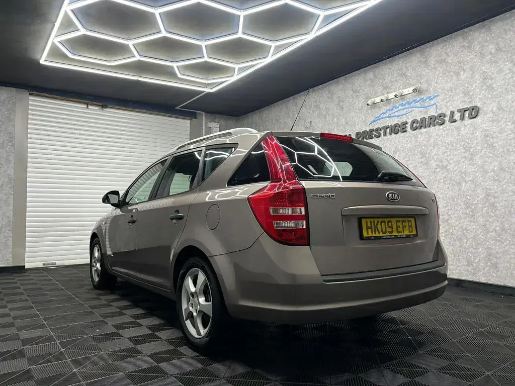 Used Kia Ceed 2009 Bronze Hatchback