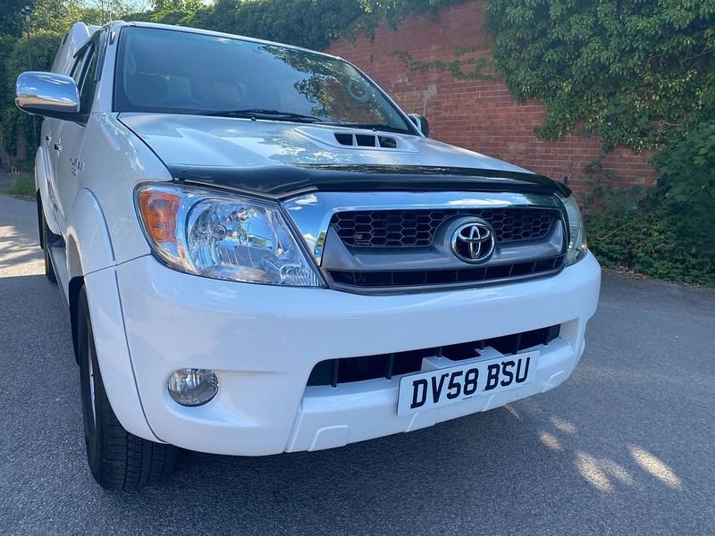 Used Toyota HiLux 2008 White Pickup