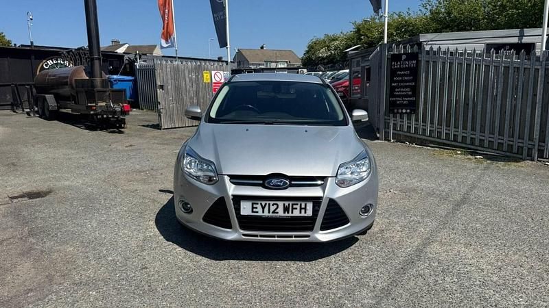 Begagnad Ford Focus Titanium 2012 Silver Halvkombi