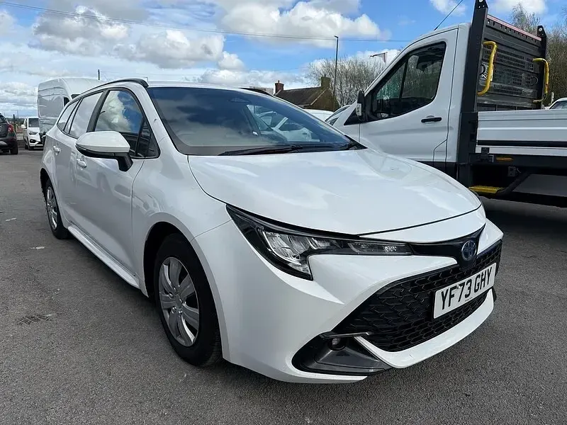 Used Toyota Corolla 140 HP (102 kW) 2023 White Van