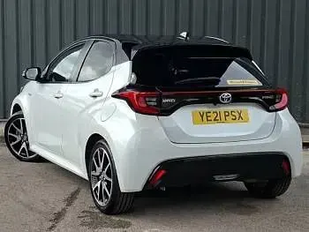 Used Toyota Yaris 116 HP (85 kW) 2021 White Hatchback