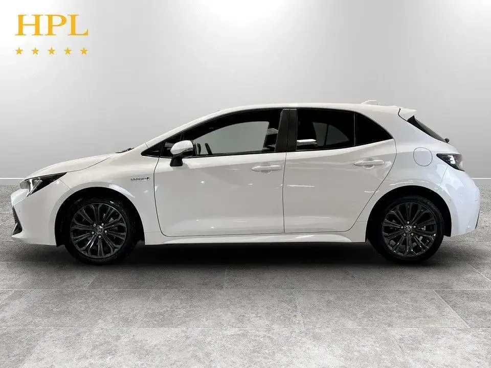 Używany Toyota Corolla Design 122 KM (89 kW) 2019 Biały Hatchback