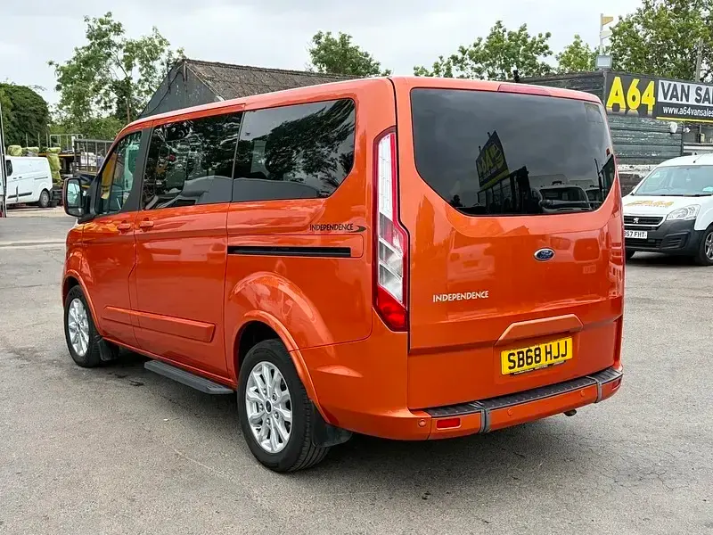 Used Ford Tourneo Custom Titanium 130 HP (95 kW) 2019 Orange Van