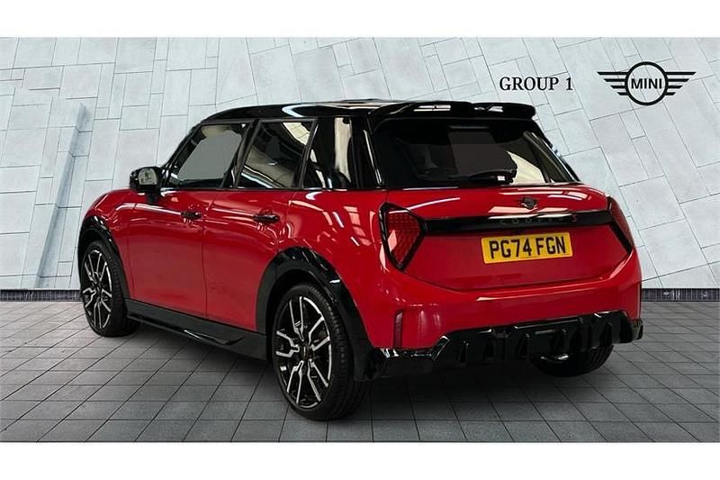 Używany Mini Cooper Sport 204 KM (150 kW) 2024 Czerwony Hatchback
