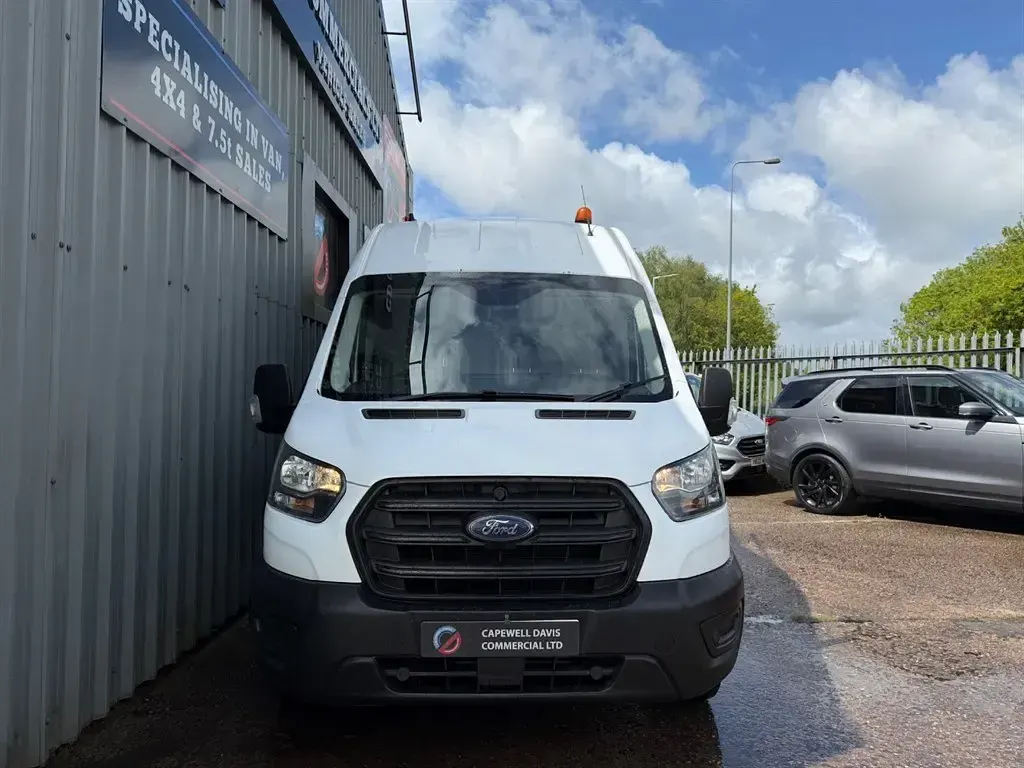 Usado Ford Transit 130 HP (95 kW) 2021 Branco Van