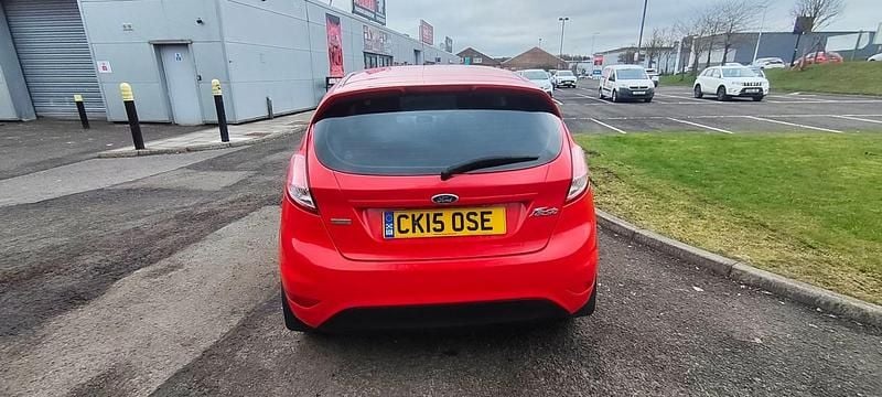 Used Ford Fiesta Zetec 100 HP (73 kW) 2015 Red Hatchback