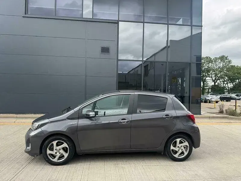 Used Toyota Yaris 80 HP (58 kW) 2016 Grey Hatchback