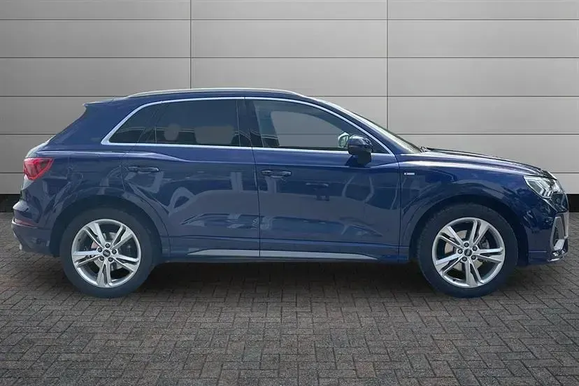 Używany Audi Q3 S-Line 150 KM (110 kW) 2024 Niebieski SUV